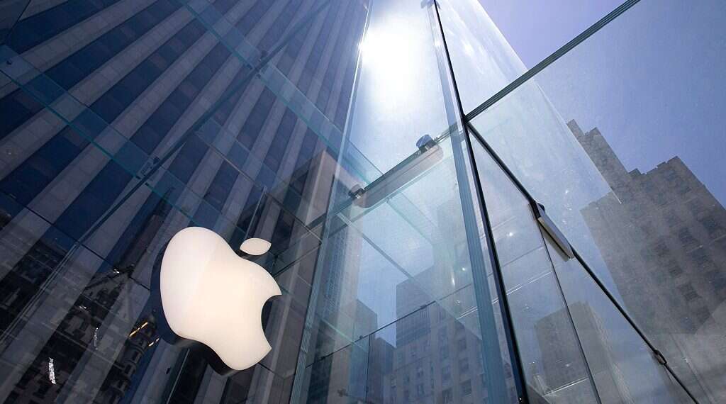 Apple Apple