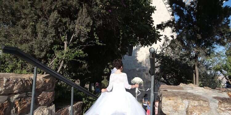 Bride collapses during wedding, rushed to hospital