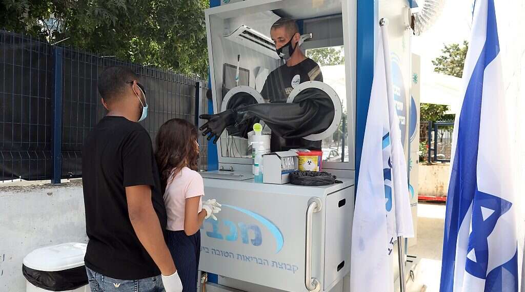 A Maccabi health care services worker conducts corona tests in Tel Aviv 6 new fatalities bring Israel's COVID death toll to 523