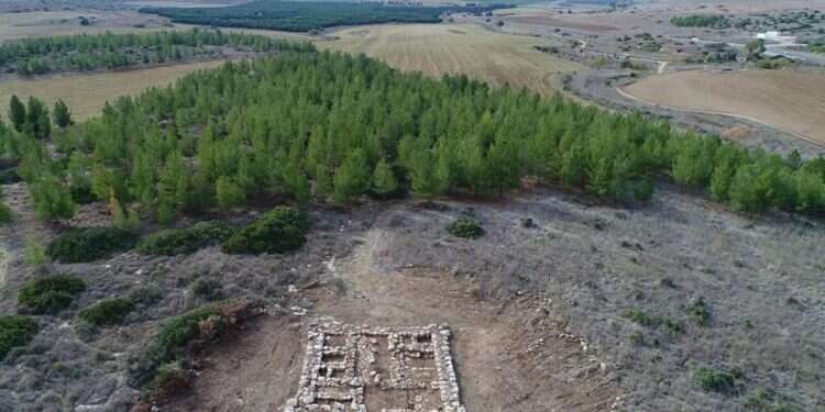 Archaeologists uncover 3,200-year-old citadel in southern Israel