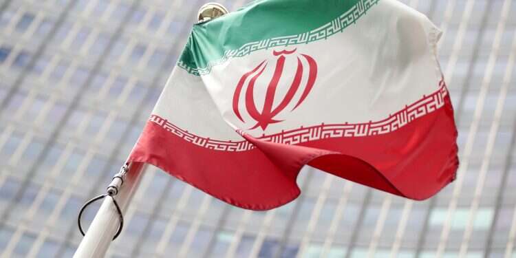 US revises UN resolution to extend arms embargo on Iran
