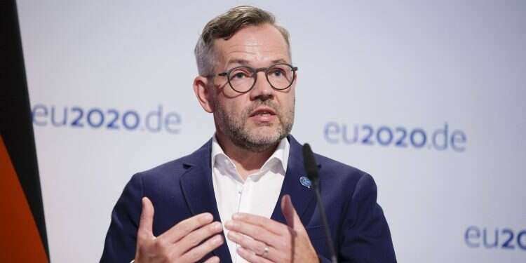 Hungary takes issue with German politician's accusations of anti-Semitism