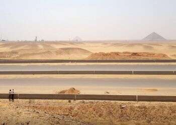 Egypt cuts 8-lane highways across pyramids plateau
