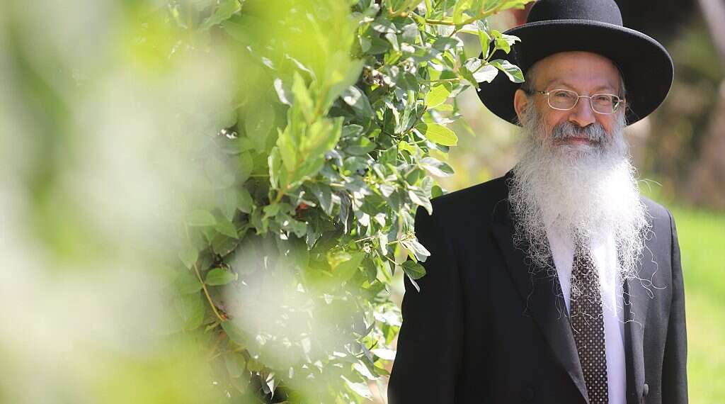 'Female soldiers who contribute to Israel's defense are performing a mitzvah'