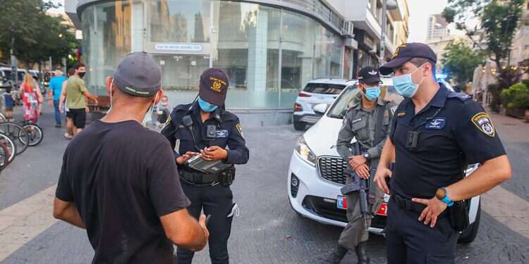 Police fine nearly 4,000 Israelis for violating lockdown over Yom Kippur