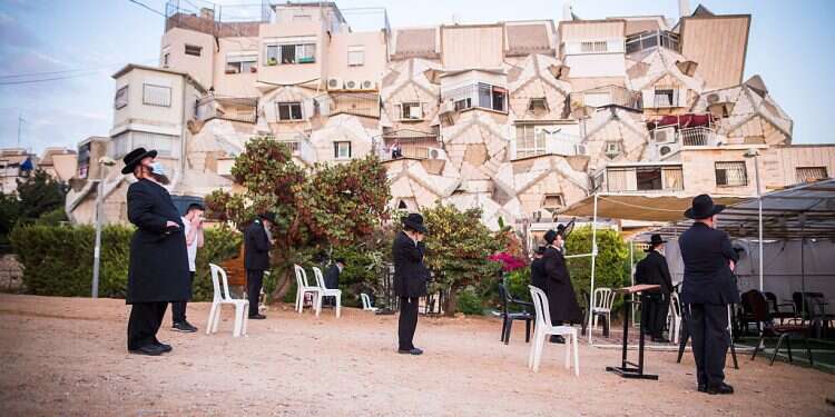 Rosh Hashanah prayers: When, where, and how many?