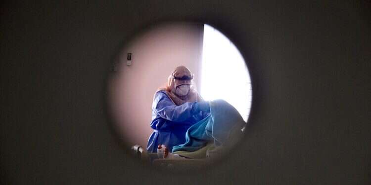 Cabinet may tighten lockdown as experts warn death toll could triple