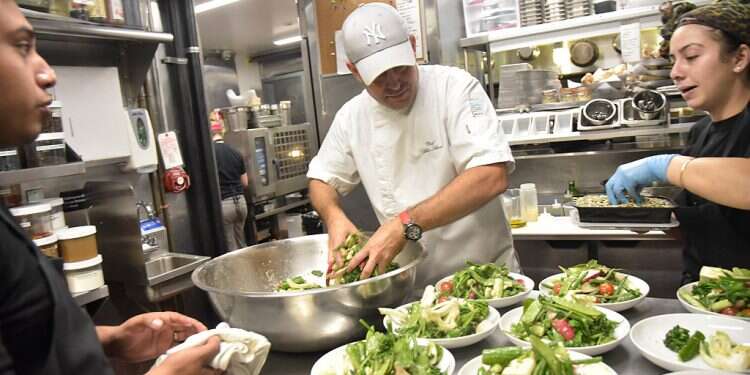 Survey: 2/3 of New York restaurants might be forced to close by end of 2020