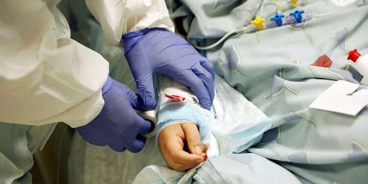 Israel braces for stringent lockdown as daily corona case tally exceeds 7,500