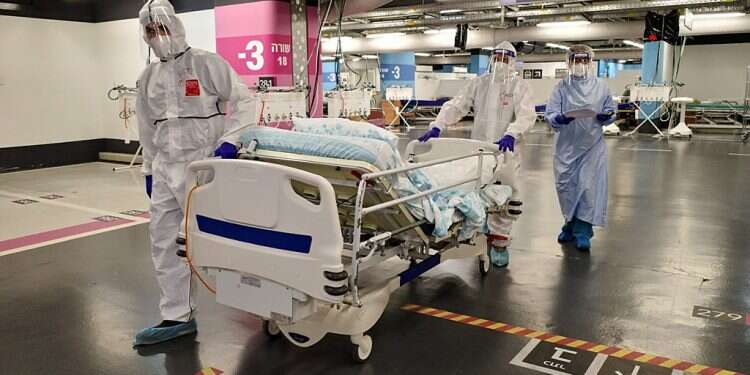 Israeli hospitals ordered to ready 1,500 new beds for COVID patients  