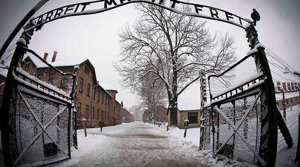 The main gate of the Auschwitz death camp US Army suspends officer who posted Holocaust joke on TikTok