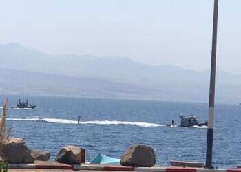 Eilat beaches closes after Jordanian swims across border  