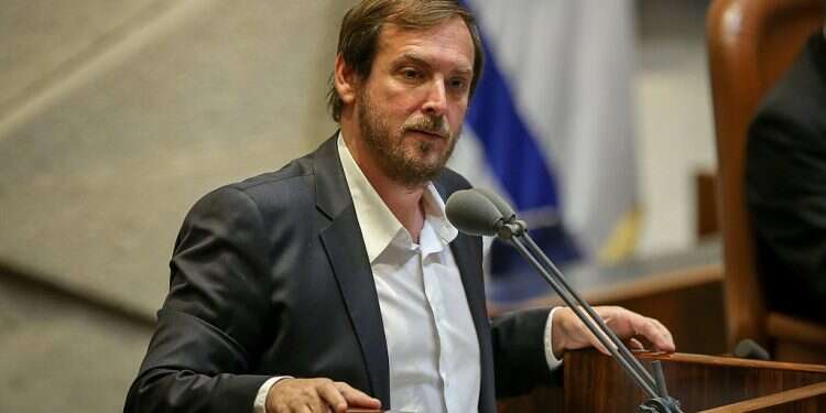 Tourism minister resigns over COVID curbs on protests