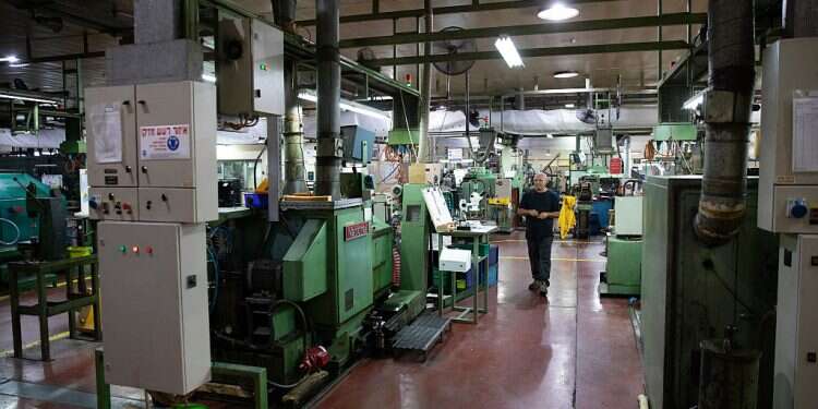 'Quarantines killing Israel's economy,' manufacturers warn