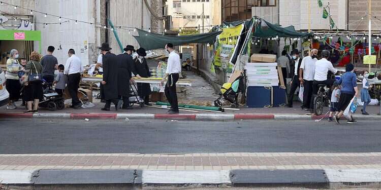 Police brace for Hassidic sects to violate lockdown over Sukkot holiday