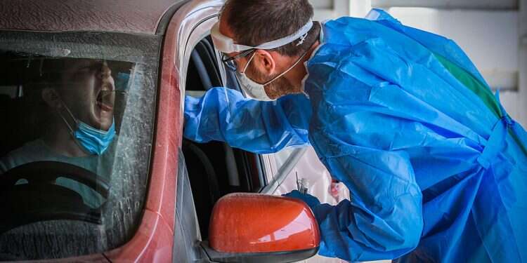 5,647 new COVID cases reported, serious cases steady at 875