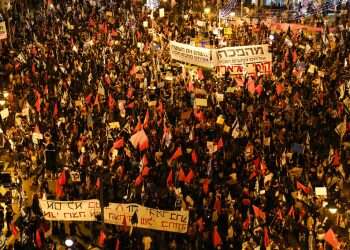 As lockdown eases, Israelis again gather against Netanyahu