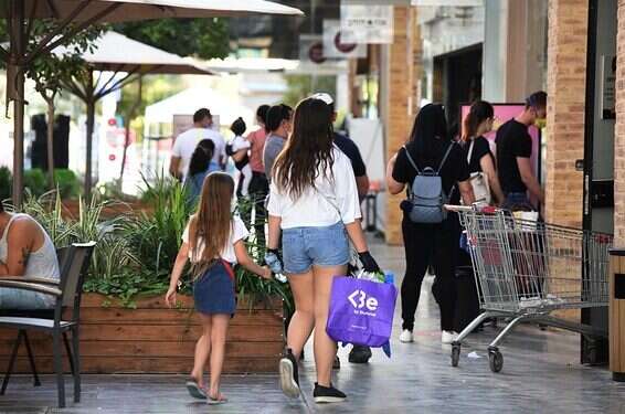 Major retail chains across Israel prepare to join small business revolt