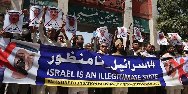 Poll finds low support for Israel among Bahrainis, despite high Israeli support for them