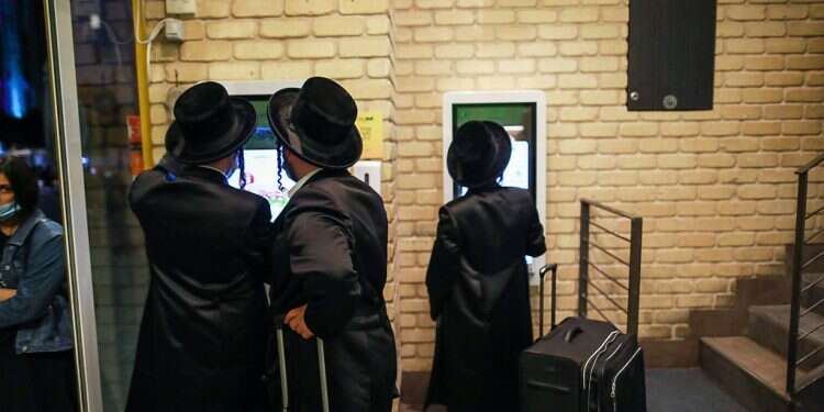 Maj. Gen. (res.) Roni Numa blames the opening of the school year for the rise in COVID cases in the Haredi sector Head of Haredi COVID desk: New cases no longer dropping