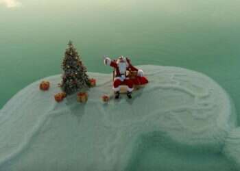 Swimming Santa brings Dead Sea to life 