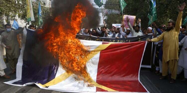 French Muslims feel under scrutiny after gruesome beheadings