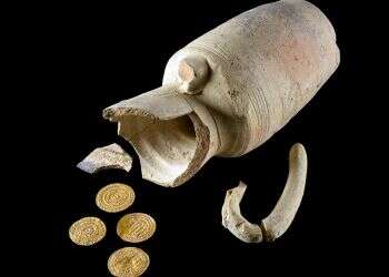 Pottery juglet containing 1,000-year-old gold coins unearthed in Jerusalem