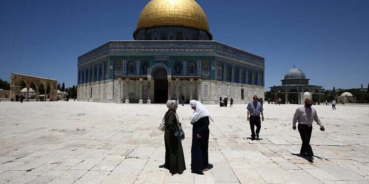Police bar radical sheikh from Temple Mount