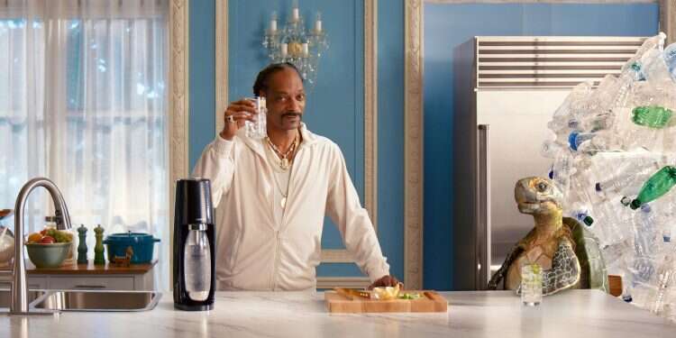 Snoop Dogg and an animated turtle enjoy SodaStream beverages SodaStream's bubbly holiday campaign features Snoop Dogg, animated turtle