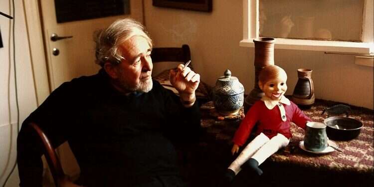 Israel Prize-winning poet Natan Zach dies at 89