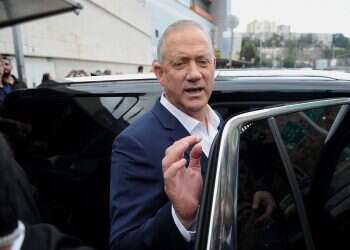 Gantz threatens to vote to disperse the Knesset