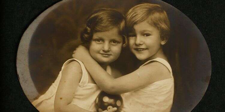 Items belonging to war hero Hannah Senesh come to Israel's National Library