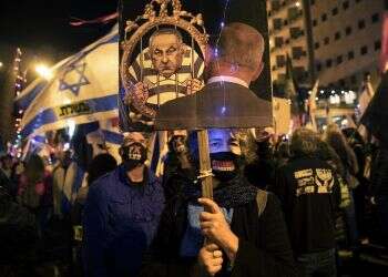 20 arrested as clashes erupt at anti-Netanyahu protest