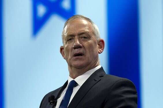 Blue and White members call to replace Gantz as leader