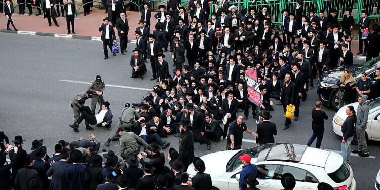 Haredi extremists who flouted COVID rules come down in favor of vaccination