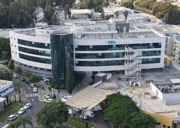 Husband shoots wife at hospital, ends own life