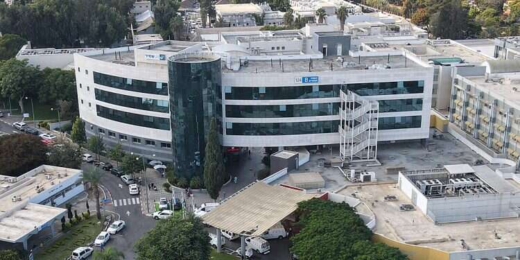 Husband shoots wife at hospital, ends own life