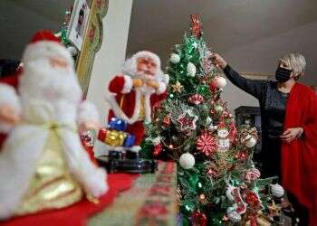 Palestinian Christian woman Ghada Abu Daoud decorates her house ahead of Christmas in Gaza City, Dec. 21, 2020 Leaked Hamas Christmas memo causes Christian dismay in Gaza
