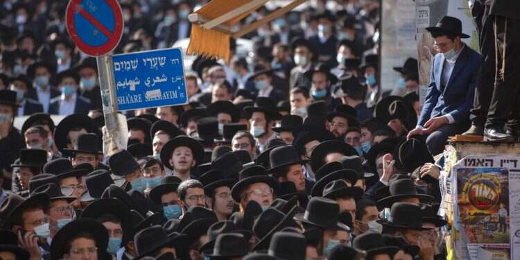 Thousand attend funeral of revered rabbi despite restrictions