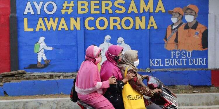 Muslims worry about halal status of COVID vaccine