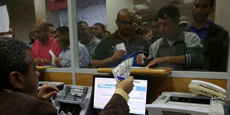 Palestinians in line to receive their salary Israel transfers $ 1B in taxes to Palestinians