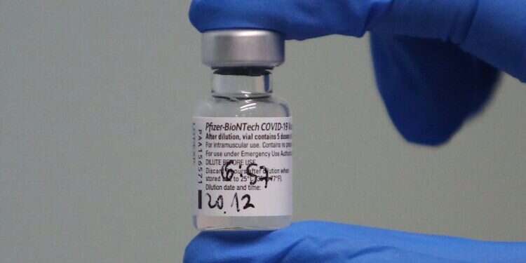 10,000 medical workers in Israel get COVID vaccine