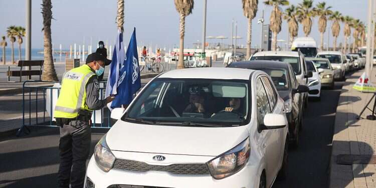 Israel Police step up enforcement of COVID lockdown