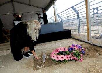 Philanthropist Sheldon Adelson laid to rest on Mount of Olives
