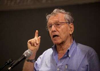Amos Oz's daughter alleges he abused her for years