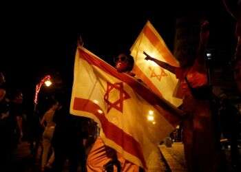 At anti-Netanyahu protests, pink is the new black