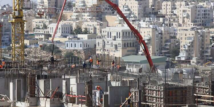 PM said to condition construction in Atarot on merger of smaller, right-wing parties