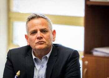 Likud edges up, Left bloc slumps in polls