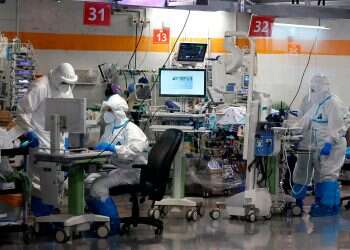 Health Ministry calls to keep unvaccinated doctors away from high-risk patients