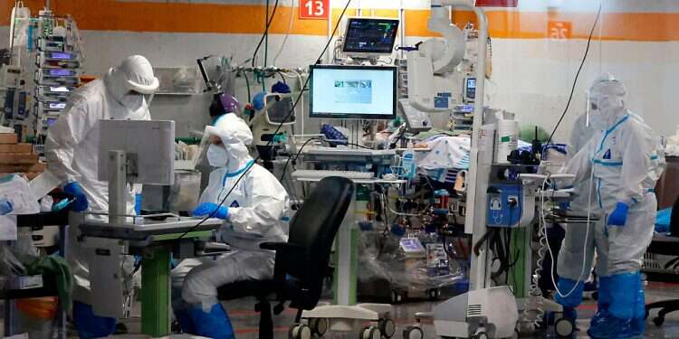 Medics work with COVID-19 patients at the isolation ward of Sheba Medical Center in Ramat Gan on July 29, 2020 Health Ministry calls to keep unvaccinated doctors away from high-risk patients